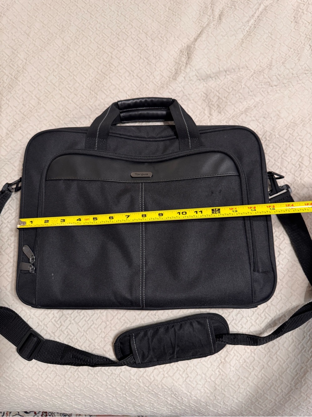 Targus Black Men's Laptop Messenger Bag with Shoulder Strap